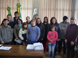 Estudantes da APAE Novo Horizonte visitaram repartições públicas