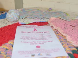 Secretaria de Saúde e CRAS arrecadam peças de crochê para ação do Outubro Rosa