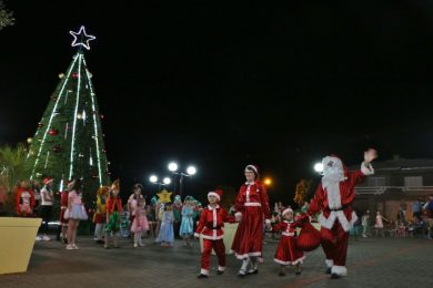 Grande público prestigiou primeira noite do Natal Mágico na Mais Bela Praça
