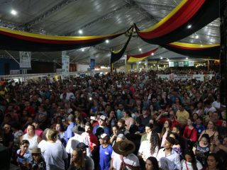Grande público prestigia abertura do 19º Festival Nacional da Cuca com Linguiça