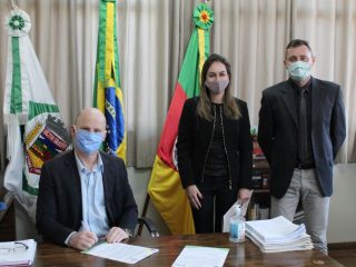 Administração Municipal renova convênios com Hospital Beneficiência Alto Jacuí e Abrigo Institucional
