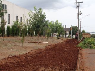 “Obras de Pavimentação em Andamento entorno do Centro Municipal de Eventos Ivar José Roessler”